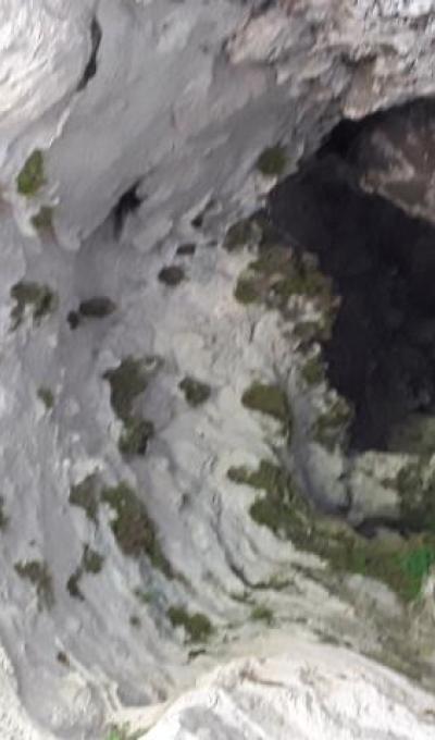 Grotta sul ponte del Corno del Catria.