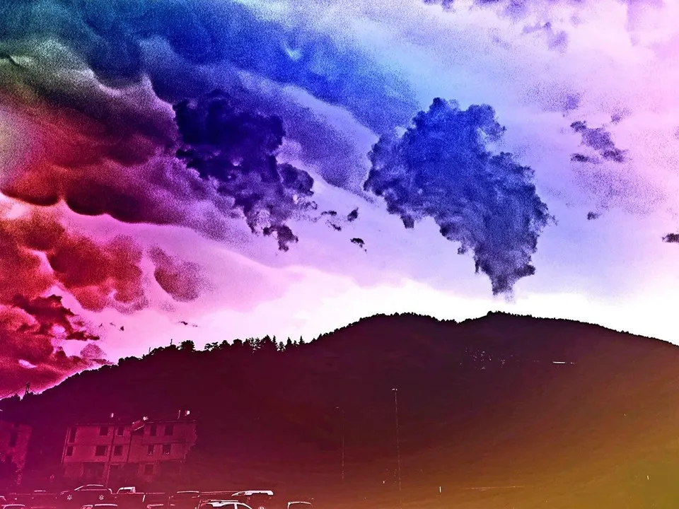 nubi colorate